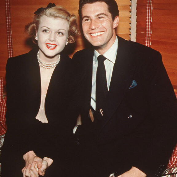 Tältä Hollywoodin elävät legendat Dick Van Dyke, Doris Day ja Sidney Poitier näyttävät nykyään – kuvat! Lue tähtien kuulumiset ja tragediat! Angela Lansbury ja Peter Shaw