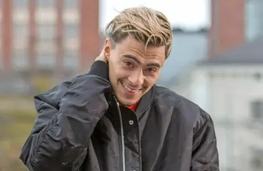 Mikael Gabriel parkkeerasi öky-Mersunsa sakkopaikalle, autoverokin maksamatta – kuva! 