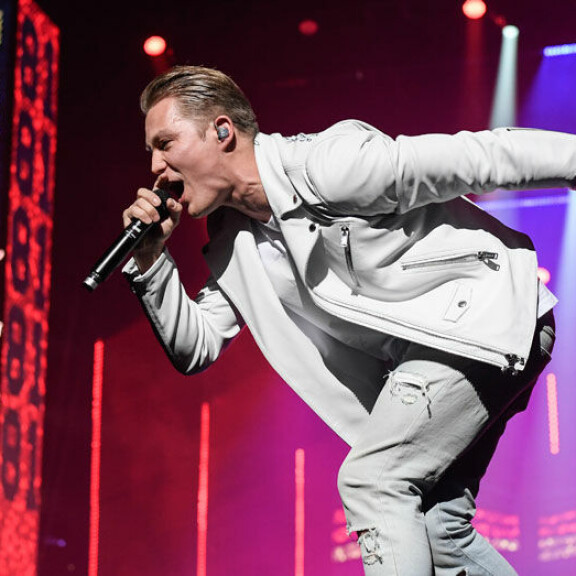 Cheek starttasi jäähyväiskiertueensa: show täynnä uniikkeja muotiluomuksia - kuvat! Cheek