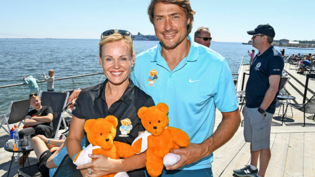 Teemu Selänteen kohuttu miljoonalukaali yhä myymättä - Sirpa-vaimo avoimena talokaupoista: Emme hötkyile! Teemu ja Sirpa Selänteen talo on yhä myymättä.