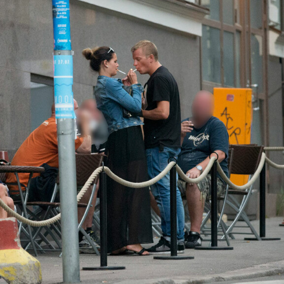 Seiskan paparazzi kuvasi Kimin röyhyttelemässä ryyppyreissulla kesällä 2013. Kimi