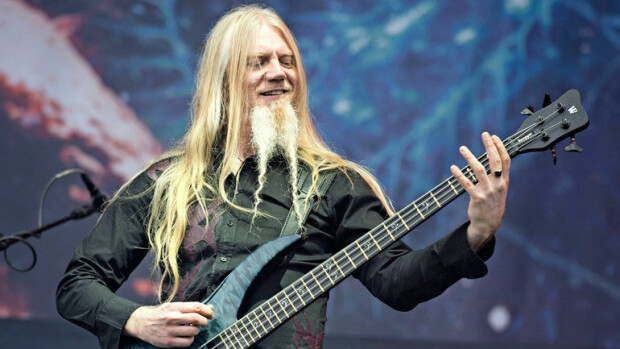 Salaa avioitunut Nightwish-tähti Marco Hietala asuu 340 000 euron järvenrantatalossa – kuva! Marco Hietala asuu Kuopiossa.