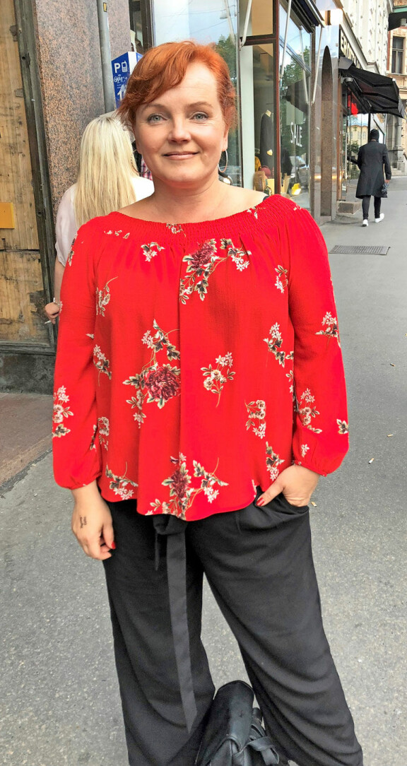 Nina tuli aikoinaan tunnetuksi Taikapeili-yhtyeen toisena jäsenenä.