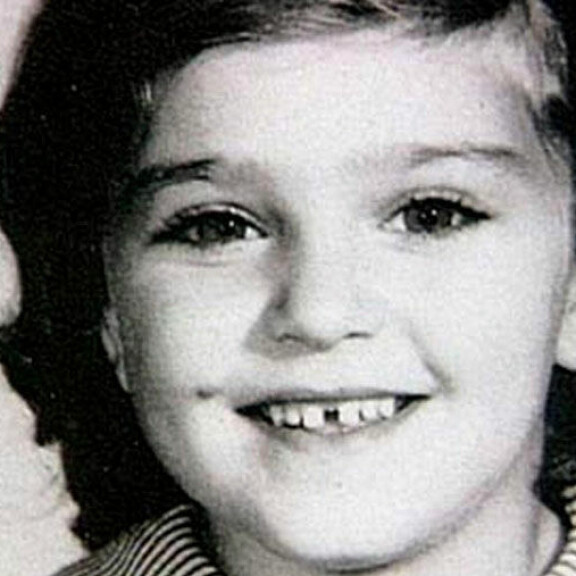 Madonna Louise Veronica Ciccone syntyi Bay Cityn kaupungissa, Michiganissa vuonna 1958. Tässä Madonna hymyilee viisivuotiaana. Madonna Louise Veronica Ciccone syntyi Bay Cityn kaupungissa, Michiganissa vuonna 1958. Tässä Madonna hymyilee viisivuotiaana.