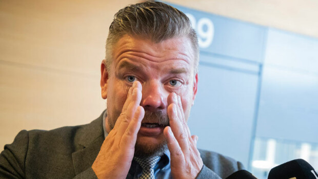 Hirmuinen mediamylläkkä Jari Sillanpään huumeoikeudenkäynnissä - kohulaulaja kohtasi muut syytetyt: 'On se jännä!' Katso video! Jari Sillanpää