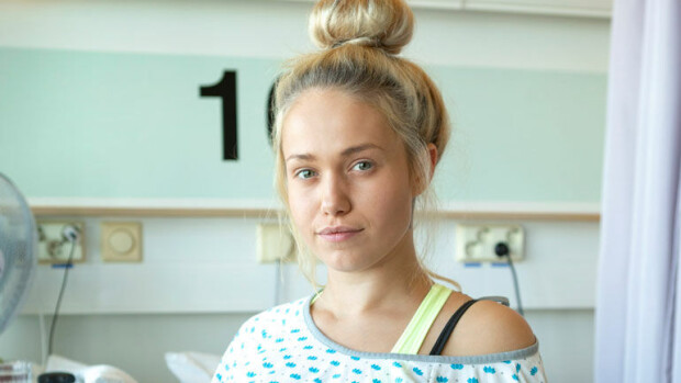 Syöpään sairastuneen Janita Lukkarisen karu paljastus: Lääkärit eivät uskaltaneet antaa edes kahta kuukautta elinaikaa! Janita Lukkarinen on syöpähoidossa.