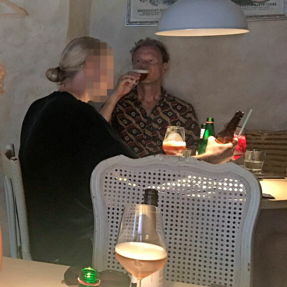 Oho! Ismo Alanko sammutti janoaan Tallinnan reissulla erikoisessa paikassa – kuva! Ismo Alanko Tallinnassa.