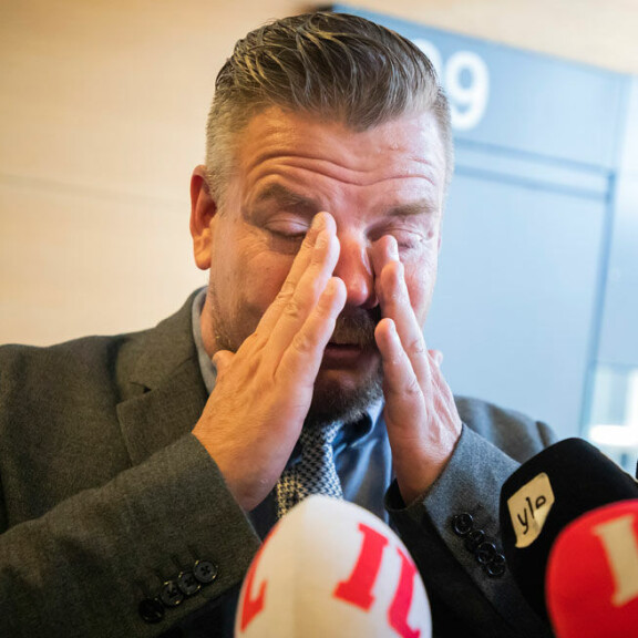 Jari Sillanpää puhkesi itkuun oikeudessa: näin kauan hän on ollut ilman huumeita – kuvat kohulaulajan kyynelistä! sillanpaa