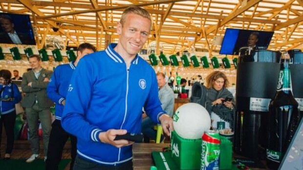 Kääk, miten jalkapalloilija Mikael Forssell pukeutui ennen Metti-vaimoaan - katso hulvaton kuva vuosien takaa! Mikael Forssell
