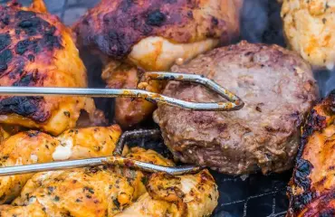 Grillausjohtaja tienaa matkustamalla ja syömällä grilliruokaa!