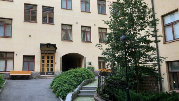Hurjat kuvat Kasarmikadulta: Sipoolaisjohtajan murhasta epäilty reserviupseeri saattoi poliisit hengenvaaraan - 'Luodit menivät läheltä!' kasarmikatu