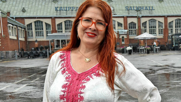 Yksinhuoltaja Jaana, 52, muutti Arabiemiraatteihin, elämä mullistui täysin – uuden kotimaan treffikulttuuri aiheutti sokin: ”Miehet kulkevat perässä kuin lammaslauma!” Jaana Wilkko on asunut kahdeksan vuotta Arabiemiraateissa.