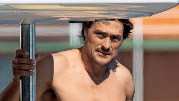 Teemu Selänne järjesti villit juhlat Saimaalla – ökyjahti täynnä nuoria naisia ja viinaa! Teemu Selänne juhli villisti Saimaalla.