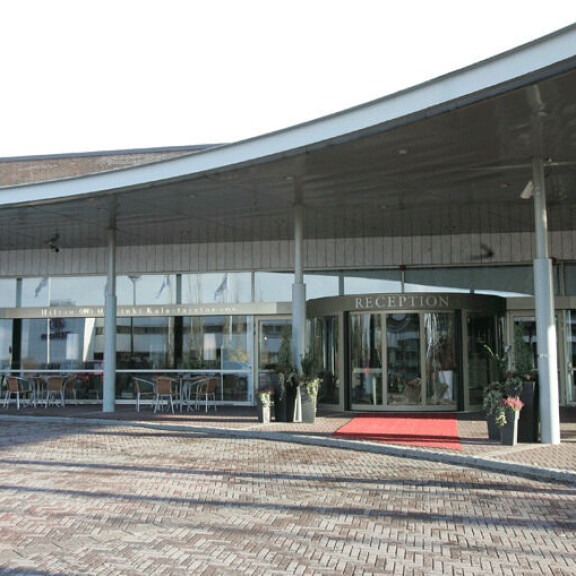 Aleksin suosima Hilton Helsinki Kalastajatorppa sijaitsee vain vartin ajomatkan päässä Helsingin keskustasta. Aleksin suosima Hilton Helsinki Kalastajatorppa sijaitsee vain vartin ajomatkan päässä Helsingin keskustasta.