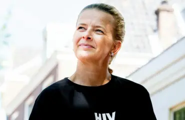 Hollannin prinsessa Mabel osallistui aids-kulkueeseen "hiv-positiivinen"-paita päällä – kuva!