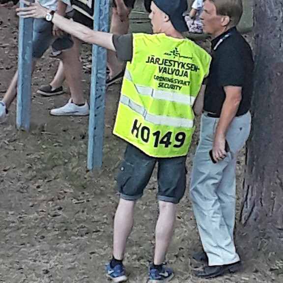 Suuntavaisto petti! Kansanedustaja Mauri Pekkarinen häröili Jyväskylän rallissa – kuva! Mauri Pekkarinen Jyväskylässä.