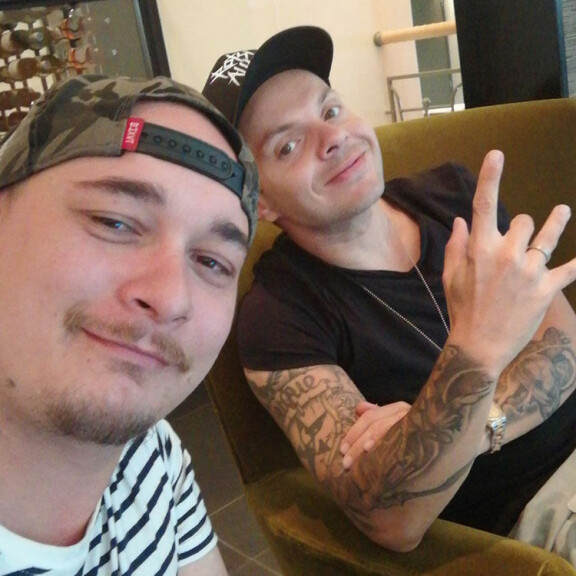 Uniikin ja Jani Avalonin uuden kappaleen todellinen ”tuottaja” oli Janin kaksivuotias tytär: pimputteli lelupianoa! Uniikki jani avalon