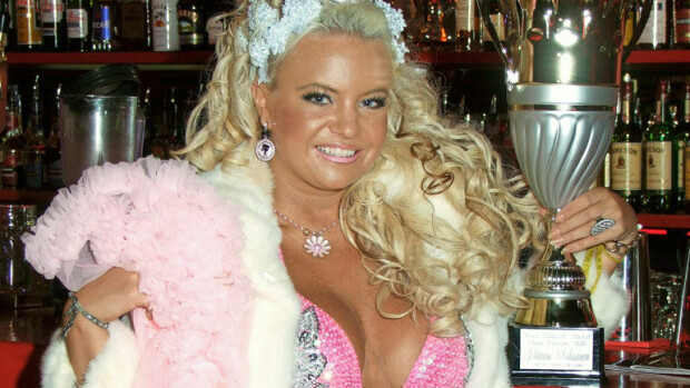 Johanna Tukiainen tänään 40 vuotta – muistatko nämä uskomattomat kuvat ja käänteet kohublondin uralta?! Johanna Tukiainen täyttää 40.