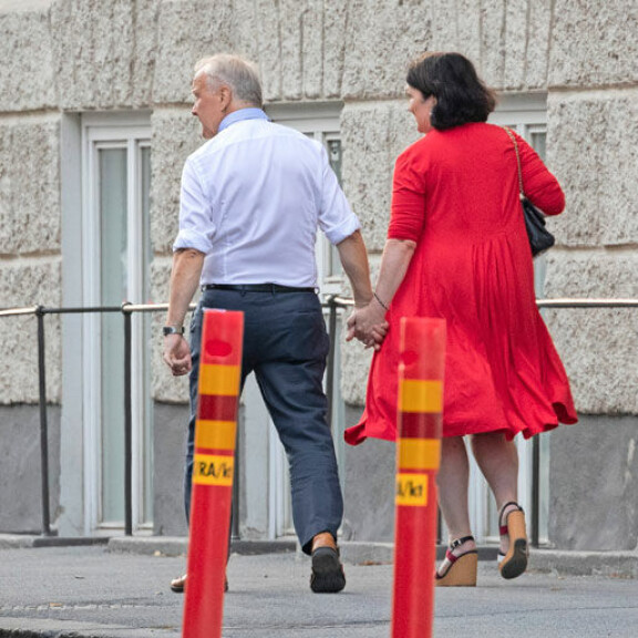 Paparazzi iski: ex-ministeri Olli Rehn viiletti kadulla romanttisesti - kuva! Olli ja Merja Rehn Porissa.
