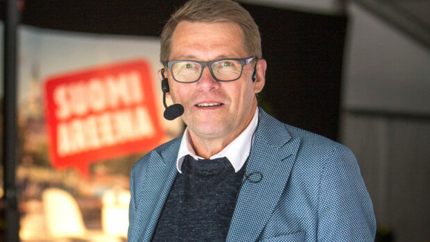 Matti Vanhanen bongattiin läheisissä tunnelmissa Heidi-rakkaansa kanssa – vaikeni kihlajaissuunnitelmista! Matti Vanhanen nähtiin SuomiAreena-tapahtumassa.