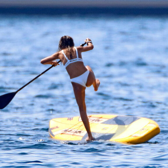 Jösses! Sylvester Stallonen superseksikkäät mallityttäret varastivat huomion perhelomalla Saint-Tropez’ssa – kuumat bikinikuvat! Sistine Stallone suppaa.