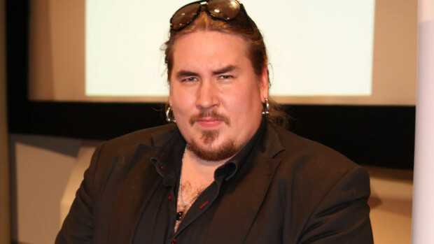 Tuore pari juhlatuulella! The Voice of Finland -voittaja Antti Railio ja uusi rakas hoilasivat karaokea Seinäjoen yössä – kuva! Antti Railio lauloi karaokea.