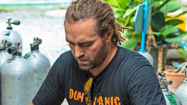 Thaimaan suomalaissukeltaja Mikko Paasi sairaalaan poliisisaattueessa – ”Polvet pettivät!” Mikko Paasi joutui sairaalaan pelastusoperaation jälkeen.