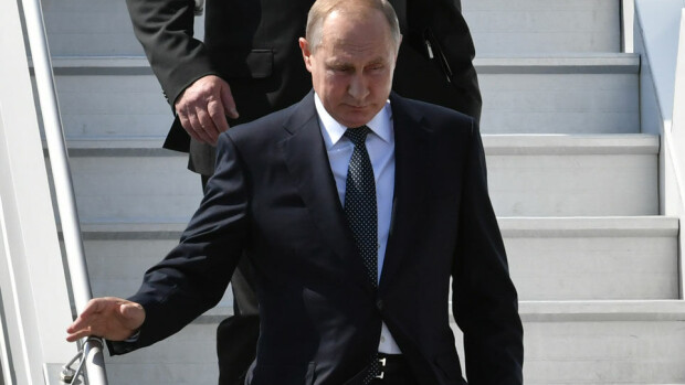 Vladimir Putin saapui Helsinkiin: poistui paikalta nopeasti – kauniille lentoemännälle riitti kuitenkin aikaa! Kuvat! Vladimir Putin