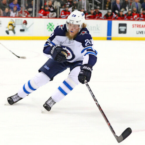 Winnipeg Jetsin Patrik Lainetta odottaa muhkea palkankorotus. Winnipeg Jetsin Patrik Lainetta odottaa muhkea palkankorotus.