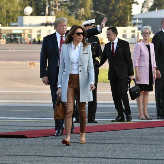 Riitelivätkö Donald ja Melania Trump ennen lentokoneen laskeutumista Helsinkiin? Melania ei peitellyt ärsyyntymistään – kuvat! Melania ja Donald Trump