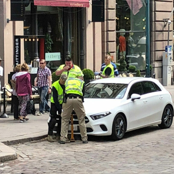 Poliisi aloitti jättioperaation Helsingissä Donald Trumpin ja Vladimir Putinin takia: kaivot lukitaan räjähdevaaran ehkäisemiseksi – kuvat! Poliisi
