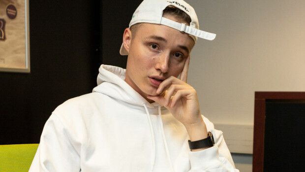 Tällaisesta autosta pian 18 vuotta täyttävä Isac Elliot haaveilee: En aio käydä baareissa, odotan vain pääsyä auton rattiin! Isac Elliot