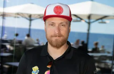 Heikki Paasonen julkaisi riemastuttavan kuva-aarteen vuosien takaa - tämä otos otettiin ylioppilasjuhlien jälkeisenä aamuna! "Ihan mahtava"