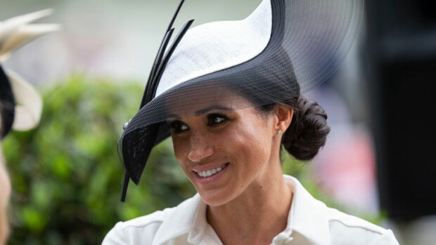 Kuningashuone järkyttyi! Meghan Marklen isä paljasti brittihovin salaisuuksia kohuhaastattelussa! Meghan Marklen isä antoi kohuhaastattelun.