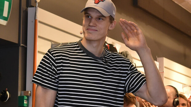 Valtava yleisöryntäys! Lauri Markkanen villitsi Helsingin keskustassa: 'Se jätkä on huippupelaaja' - kuvat! Lauri Markkanen