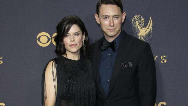Scream-elokuvien kaunotar paljasti salatun perheuutisen - adoptoi poikavauvan: Olemme täysin rakastuneita häneen! Neve Campbell ja JJ Field