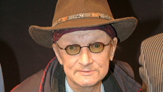 Tässä on Juice Leskisen upea viimeinen leposija: komea hautapaasi sammaloituu – kuva! Juice Leskisen hautapaikka sammaloituu.