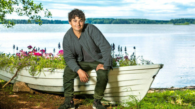 Amadeus Lundberg omisti kappaleen pojalleen: ”Kaipaan lastani päivittäin!” Amadeus Lundberg omisti kappaleen pojalleen.