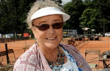 Liisa Selänne saatetaan viimeiselle matkalleen todellisella luksuskyydillä - kuvat majesteettisesta Maseratista!