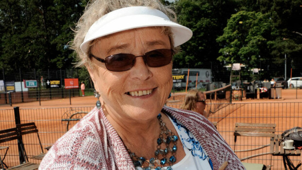 Liisa Selänne saatetaan viimeiselle matkalleen todellisella luksuskyydillä - kuvat majesteettisesta Maseratista! Liisa Selänne