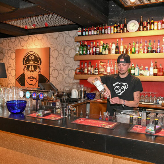 Tässä ovat Helsingin suosituimmat karaokepaikat: Homobaarissa soi Siltsu ja Paula! Karaoke