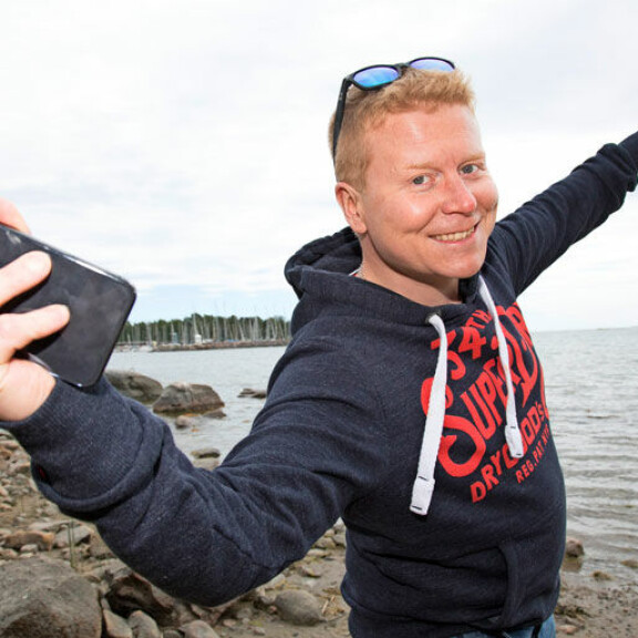 Sampo hermostuu helposti puhelimen soidessa, kun hänellä on masennuskausi menossa. Sampo hermostuu helposti puhelimen soidessa, kun hänellä on masennuskausi menossa.
