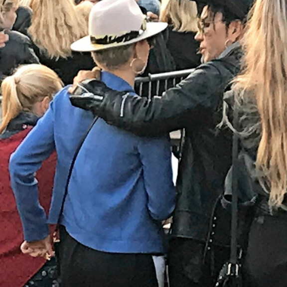 Susanna Koski ja Jussi 69 hempeilivät Johnny Deppin keikalla - kuvat! Jussi ja Susanna keikalla.