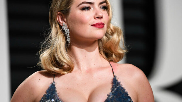 Sports Illustrated -seksipommi Kate Upton hehkutti syntymäpäiväänsä alasti – nyt on tissit tiskissä! kate upton