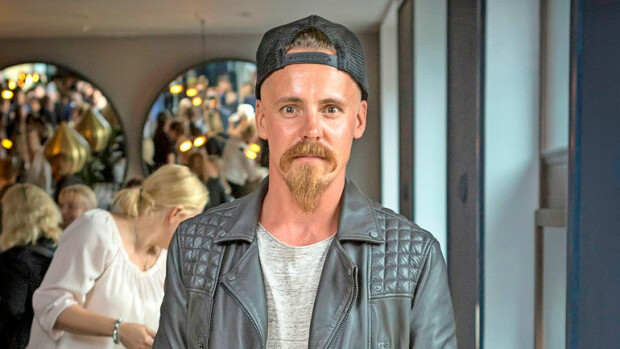 Hollywoodissa hurmannut Jasper Pääkkönen ja malli-rakas Helsingin yössä: Rakkaus kukoistaa! Jasper Pääkkösen rakkaus kukoistaa.