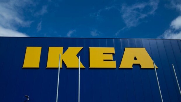 Oho, Ikea löi hynttyyt yhteen Louis Vuittonin taiteellisen johtajan kanssa - ostaisitko sinä tämän kuittia esittävän maton? Ikean uusi mallisto hämmentää.