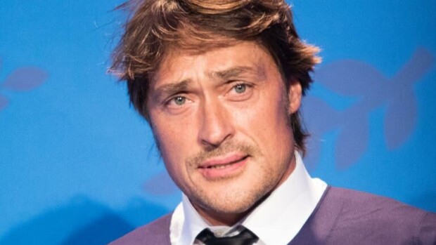Murtunut Teemu Selänne kertoi riipaisevan tiedon Liisa-äidin kuolemasta – taustalla tavanomainen polvileikkaus Teemu Selänne