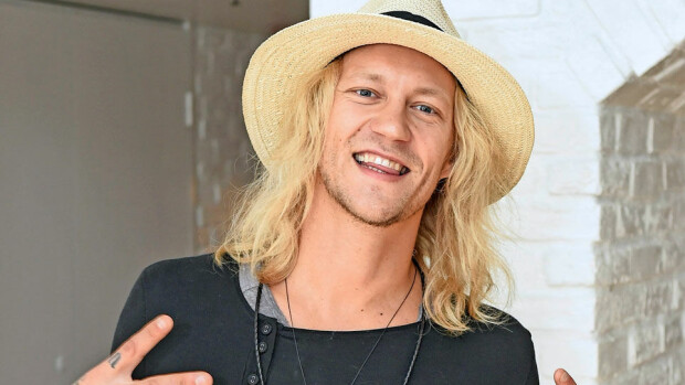 Jukka Hildén julkaisi ensimmäisen kunnon yhteiskuvan 15 vuotta nuoremman rakkaansa kanssa: Hän tekee minut niin onnelliseksi – kuva! Jukka Hilden