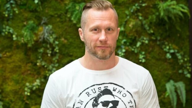 Ex-kiekkoilija Hannes Hyvönen ja upea fitness-kaunotar Netta Suikkanen: Kihlat! Hannes Hyvönen