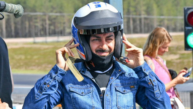 Ex-F1-kuski haastoi Arman Alizadin kilparadalle: ”Ajat niin kovaa kuin uskallat!” – video! Arman Alizad sai oppia Mika Salolta.